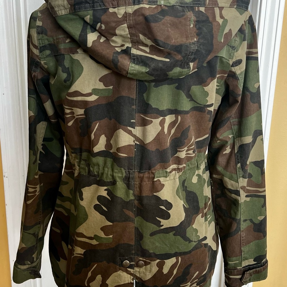 Green and Brown Utility Jacket with Stand-Up Collar - Picture 4 of 7